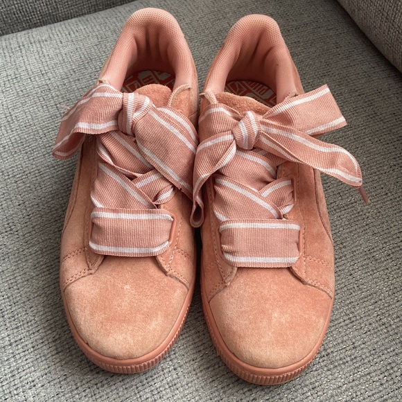 Puma suede pink ribbon lace sneakers size 5 - Picture 4 of 9